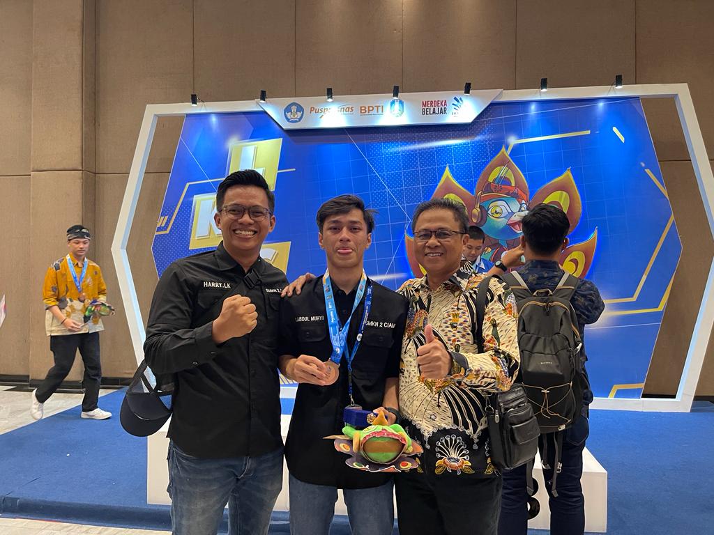 SMKN 2 Ciamis Raih Juara Kompetisi Nasional Teknik Mesin Plastic Die Engineering
