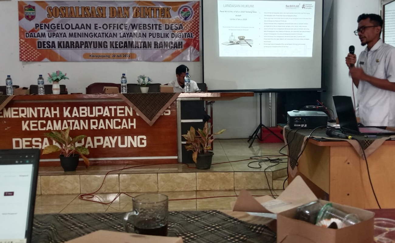 Menuju Desa Digital: Sosialisasi & Bimtek Pengelolaan E-Office dan Website Desa Kiarapayung